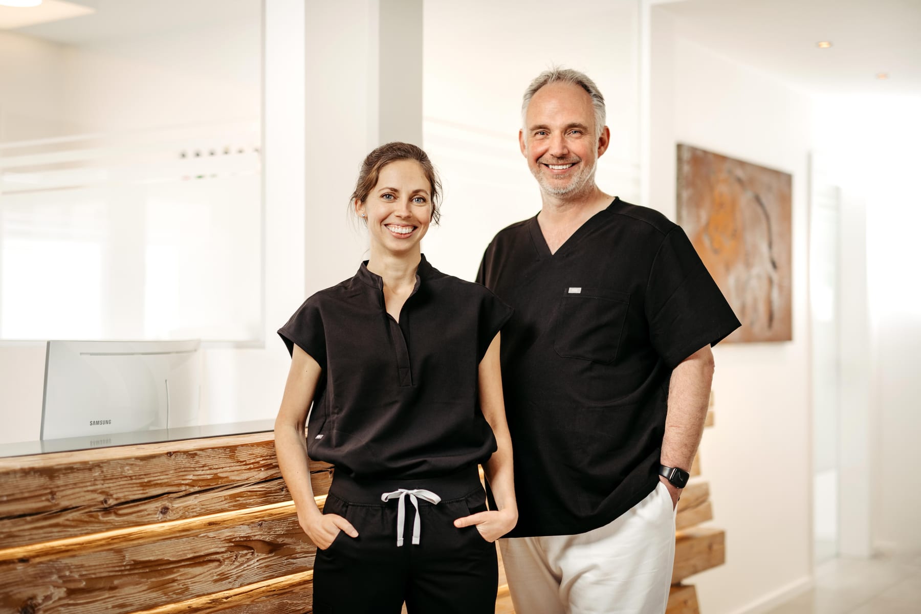 Dr. Meiss und Dr. Debye am Empfang der ZahnMEISSterei